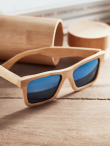 Occhiali da sole in bamboo